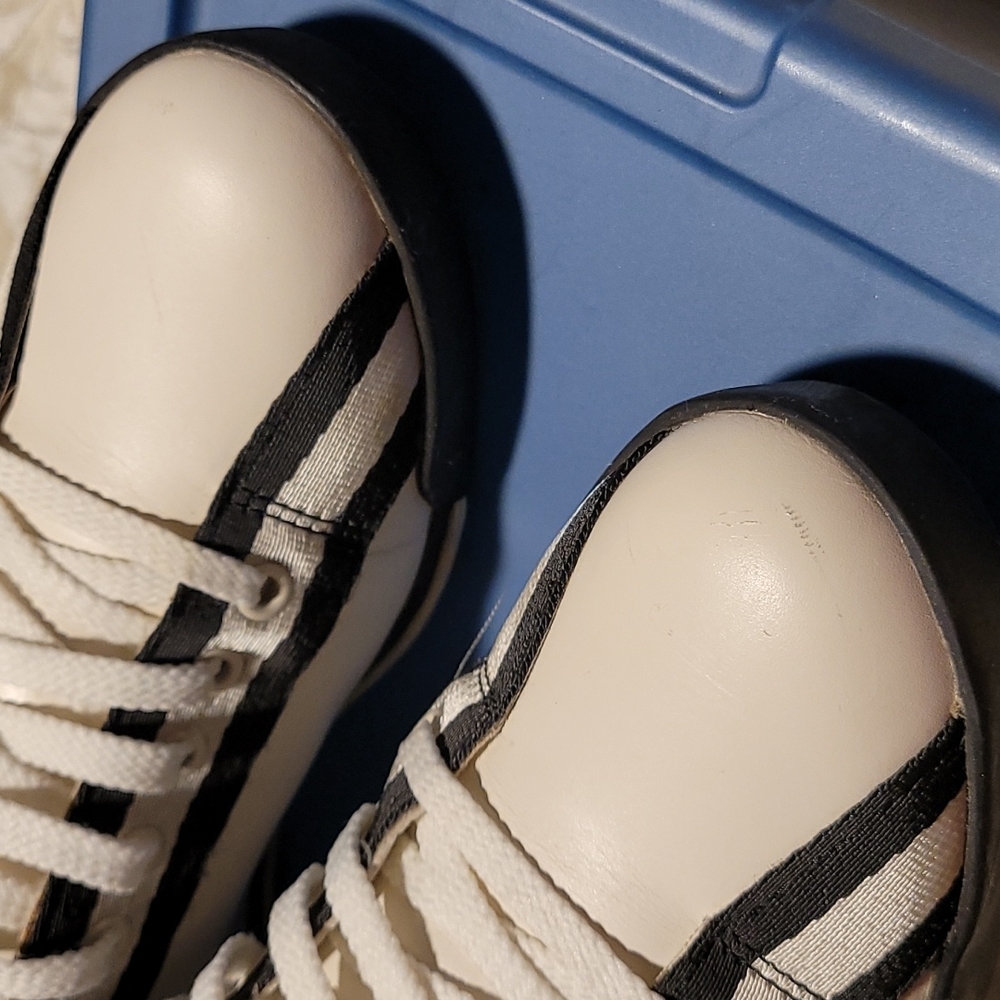 Sneakers - Picture 5 of 10